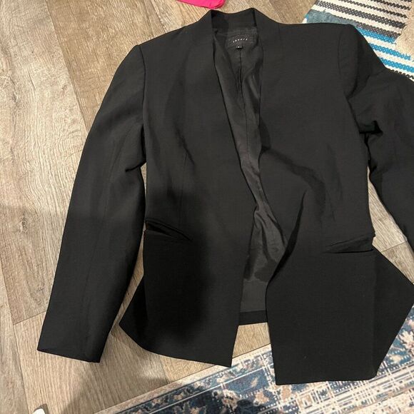 Theory black blazer size 2 - Picture 4 of 8